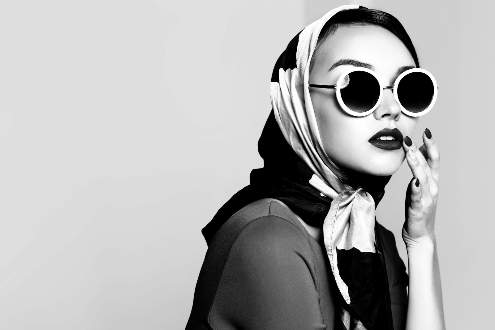 Lady with a scarf